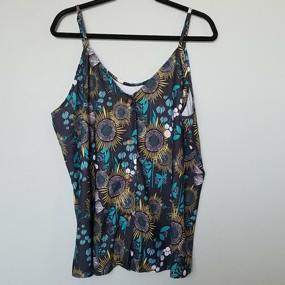 Tops - NWOT 2X Summer Garden floral button front tank